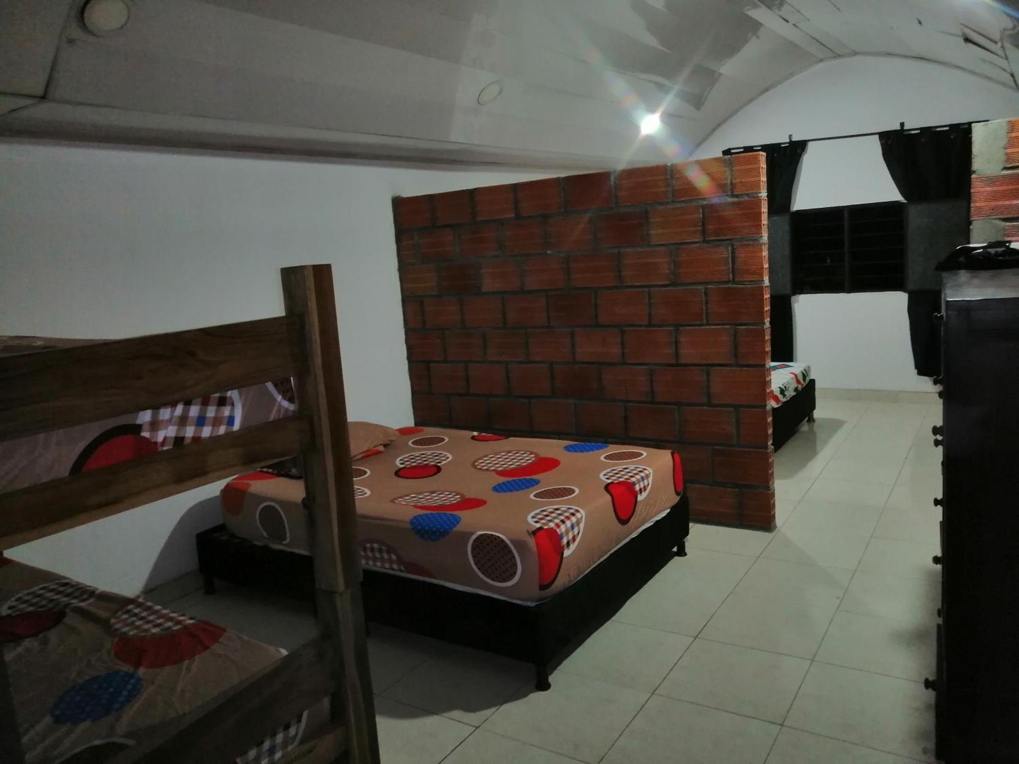 Hotel Low Cost La Dorada Exterior foto